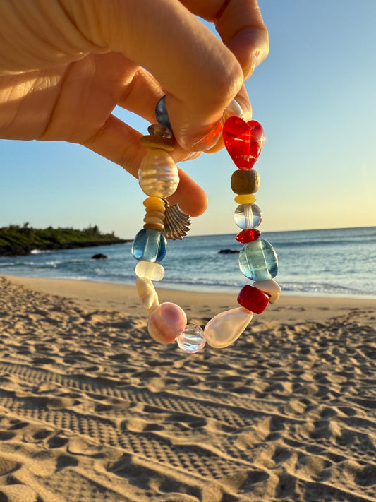 A Seaglass Whisper Beaded Bracelet – Handmade Coastal Calm by Caracola 🌊